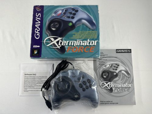 Gravis Xterminator Force USB GamepadControl / joy / game pad voor de PC. 1993, in zeer nette staat. Niet kunnen testen wegens ontbreken juiste PC ingang. Wordt aangesloten op de gamepoort ingang van je (retro) PC. Vaste prijs. Ophalen vaak dezelfde dag nog mogelijk, verzenden kosten en risico koper. Zie andere advertenties voor meer games en spelcomputers. Ondertussen mijn eigen webshop gelanceerd met veel meer producten, vraag naar info.