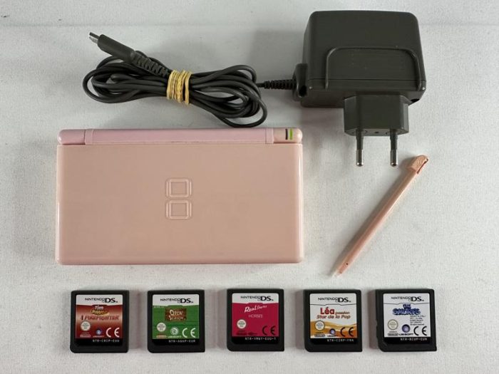 Nintendo DS Lite Roze + Oplader & 5 Games