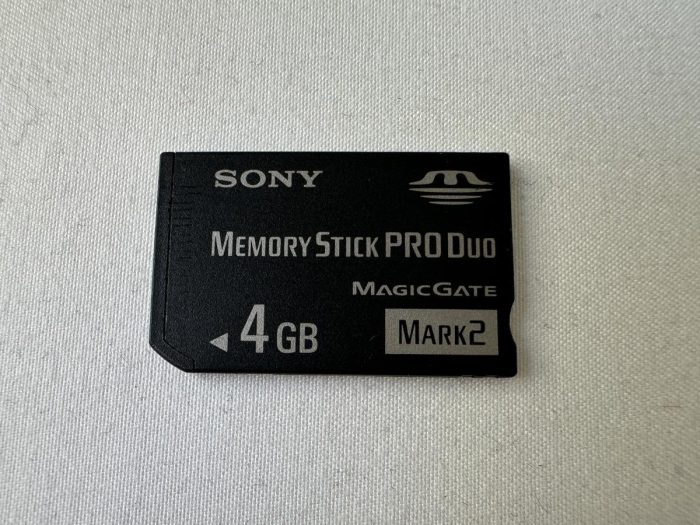 Sony Playstation Portable Memory Stick 4 GB PRO Duo Magic Gate Mark 2