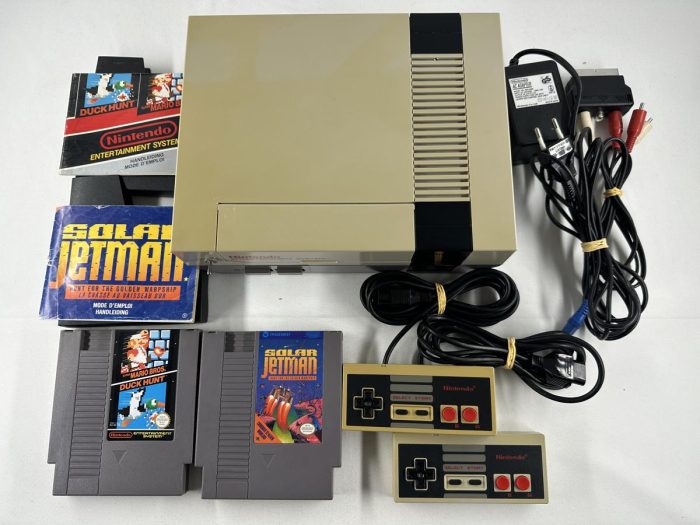 Nintendo NES Gemodificeerd voor PAL (EU) & NTSC (USA) games + 2 Controllers & 2 games