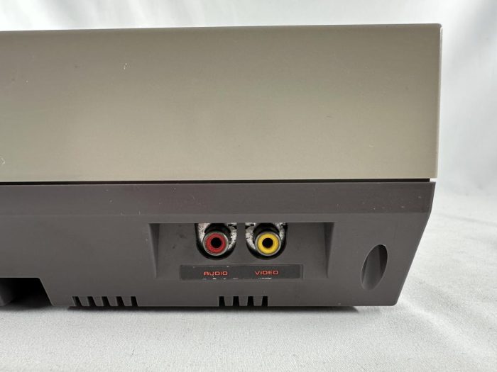 Nintendo NES Gemodificeerd voor PAL (EU) & NTSC (USA) games + 2 Controllers & 2 games - Afbeelding 14