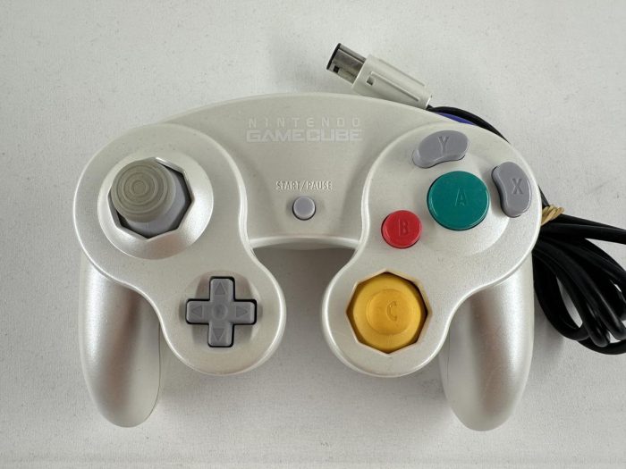 Nintendo Gamecube Pearl White controller