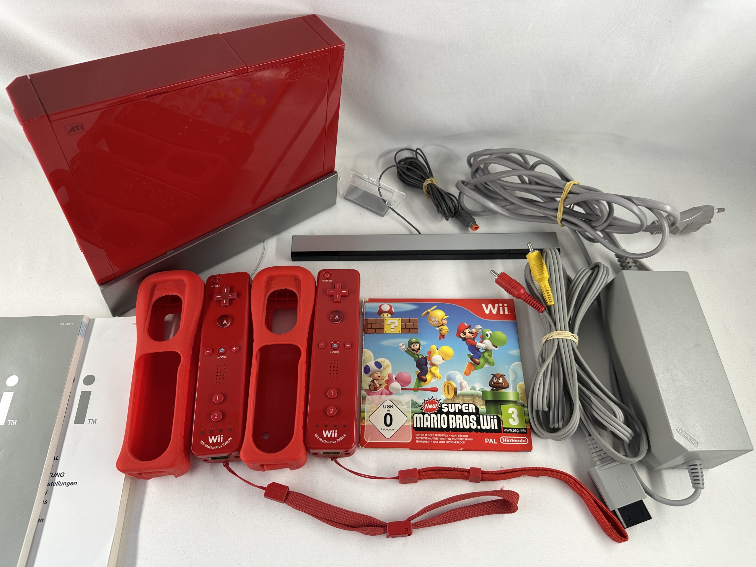 Nintendo Wii rood spelcomputer + 2 Motion Plus controllers & New Super Mario Bros