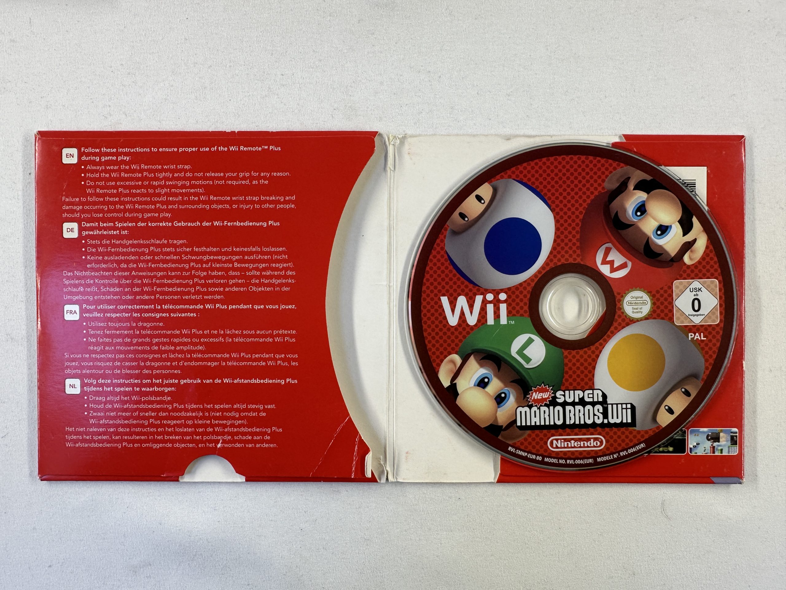 Nintendo Wii rood spelcomputer + 2 Motion Plus controllers & New Super Mario Bros - Afbeelding 5