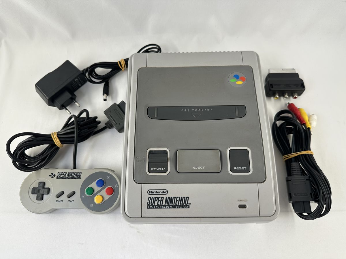Super Nintendo Console + Controller & Kabels - SNES