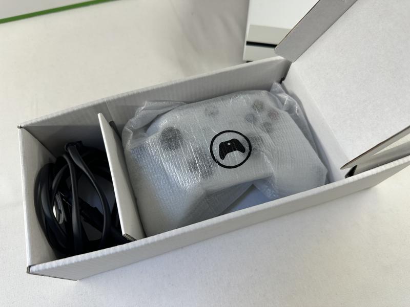 Xbox One S wit 1 TB Console in doos + Controller - Afbeelding 11