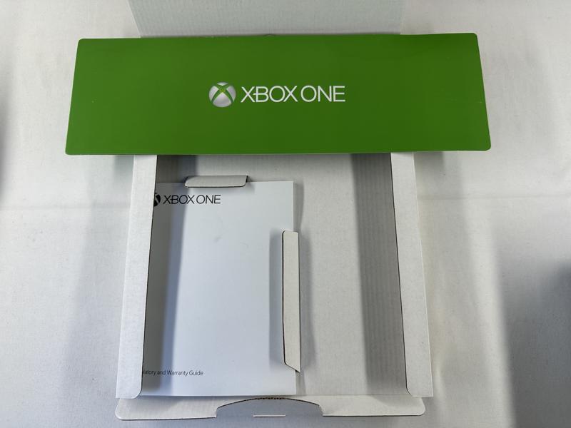 Xbox One S wit 1 TB Console in doos + Controller - Afbeelding 17
