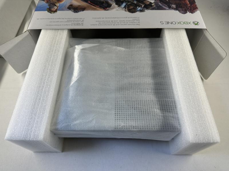 Xbox One S wit 1 TB Console in doos + Controller - Afbeelding 18