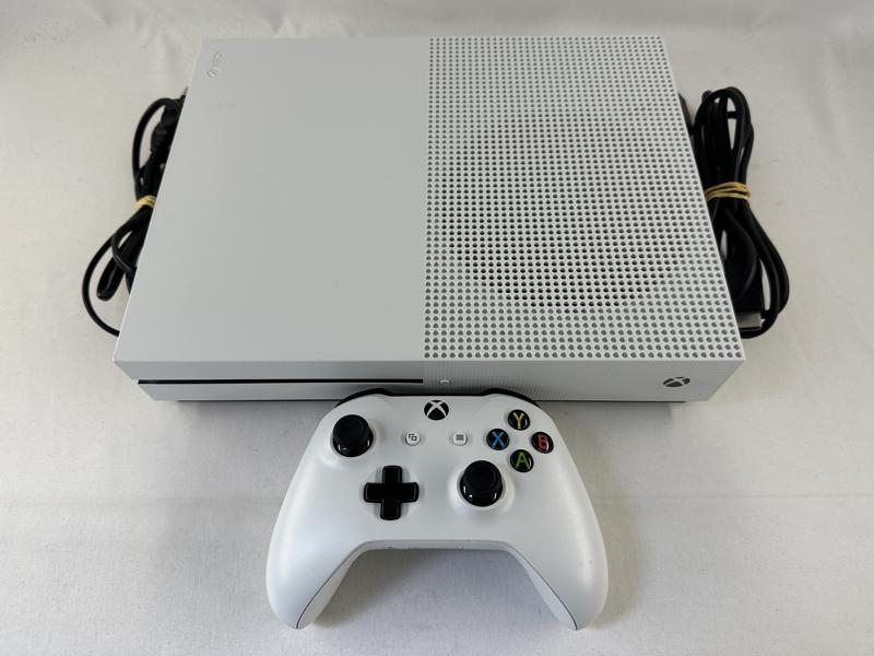 Xbox One S wit 1 TB Console + Controller