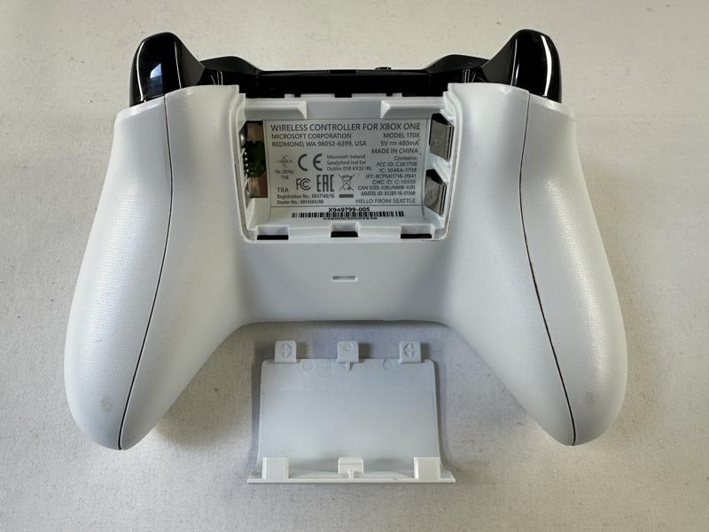 Xbox One S wit 1 TB Console + Controller - Afbeelding 8