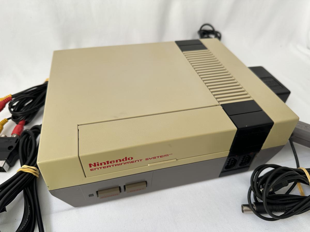 Nintendo NES + Controller & kabels - Verkleurd - Afbeelding 2