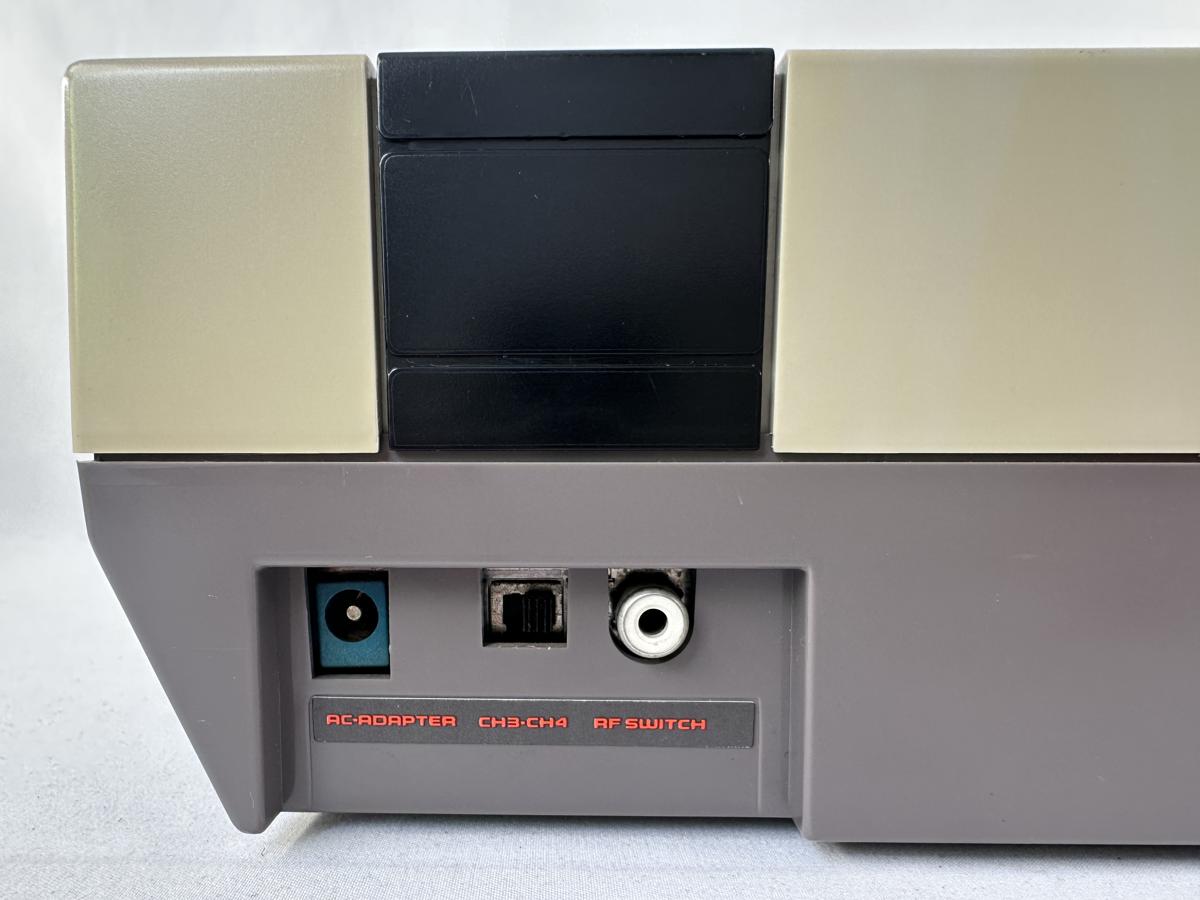 Nintendo NES + Controller & kabels - Verkleurd - Afbeelding 15
