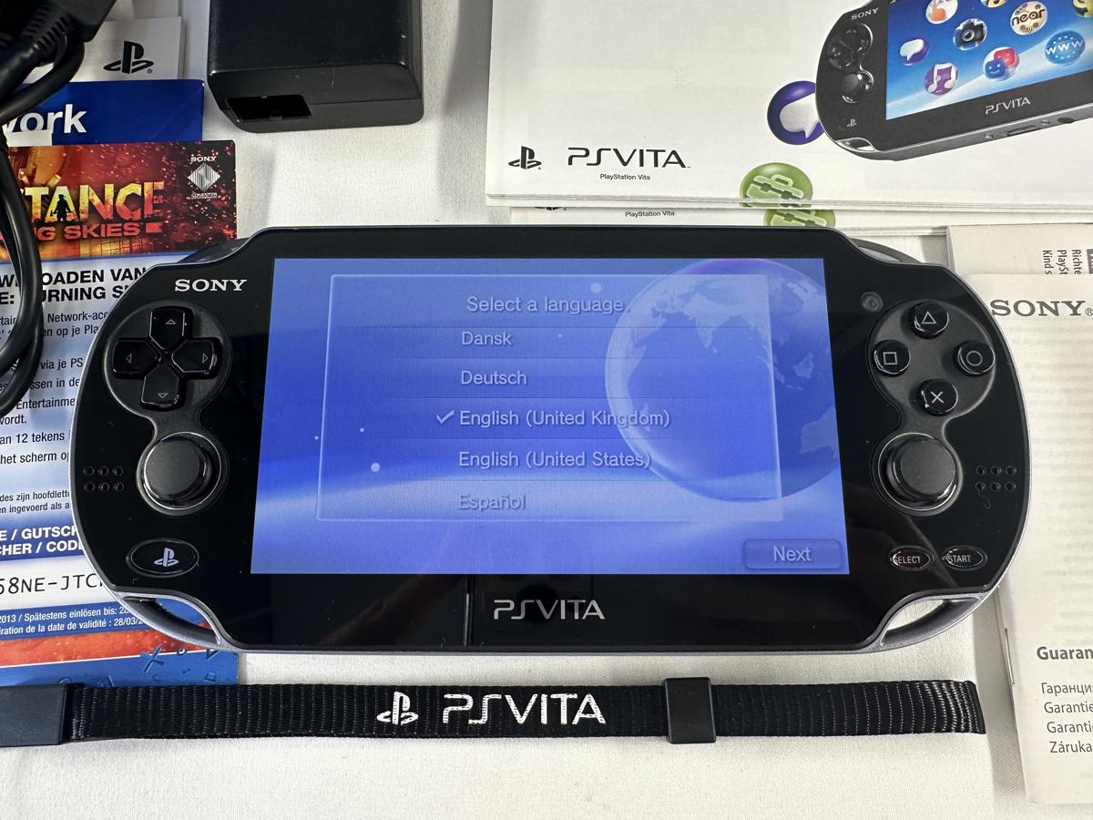 PS Vita Crystal Black FIFA Football Bundel Compleet - PCH-1004 - Nette staat - Afbeelding 2
