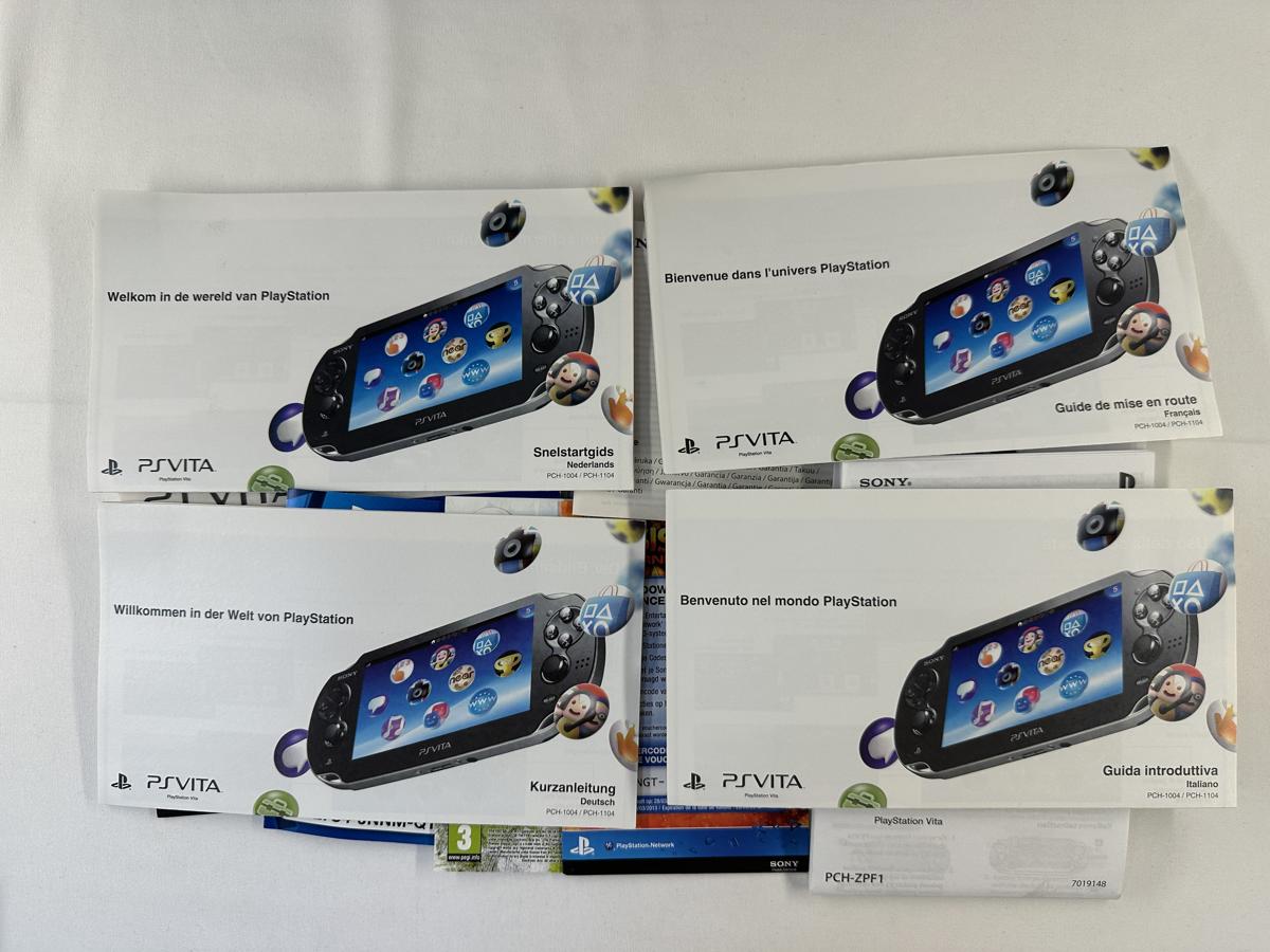 PS Vita Crystal Black FIFA Football Bundel Compleet - PCH-1004 - Nette staat - Afbeelding 8