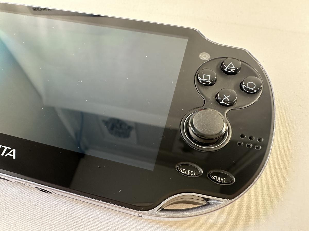 PS Vita Crystal Black FIFA Football Bundel Compleet - PCH-1004 - Nette staat - Afbeelding 10