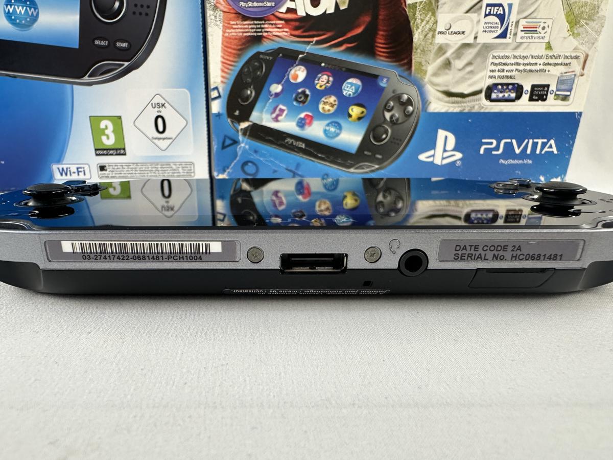 PS Vita Crystal Black FIFA Football Bundel Compleet - PCH-1004 - Nette staat - Afbeelding 13
