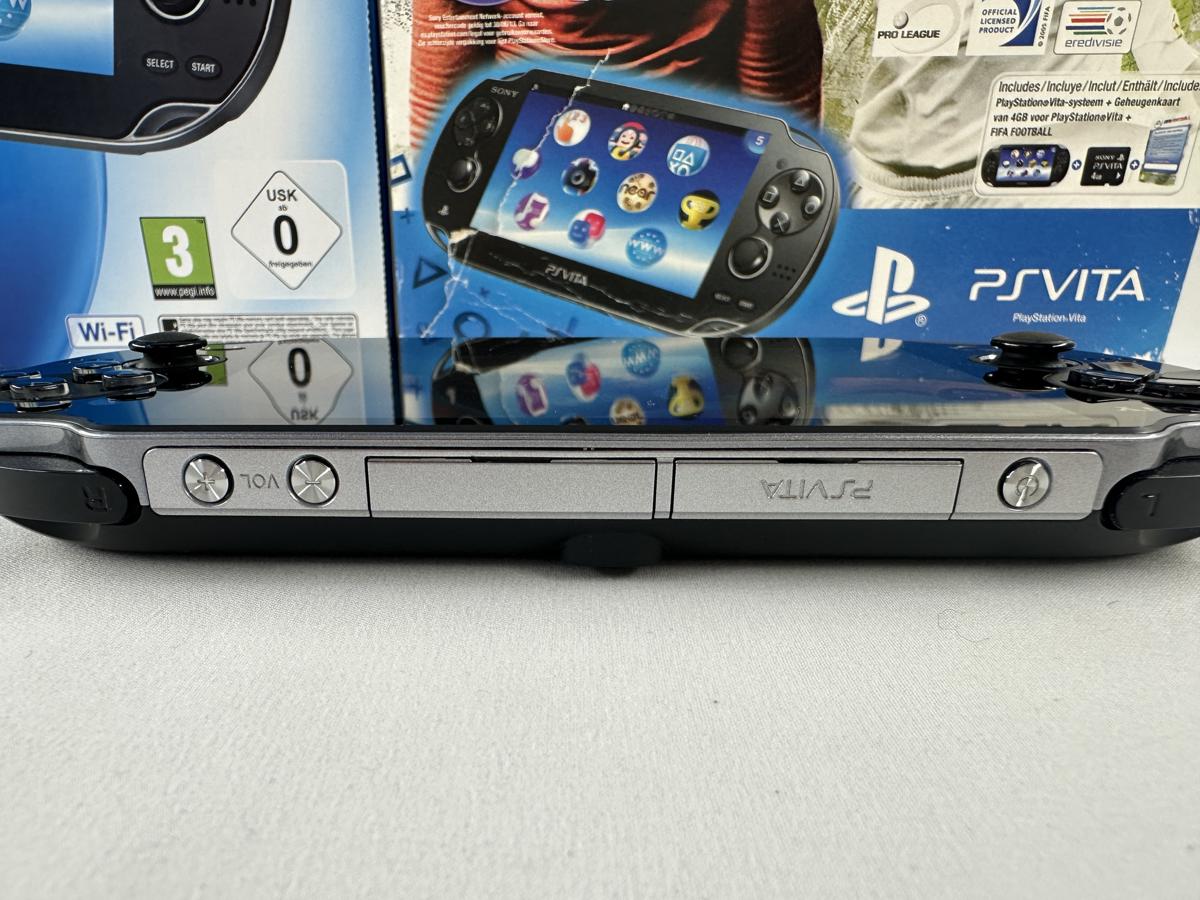 PS Vita Crystal Black FIFA Football Bundel Compleet - PCH-1004 - Nette staat - Afbeelding 14
