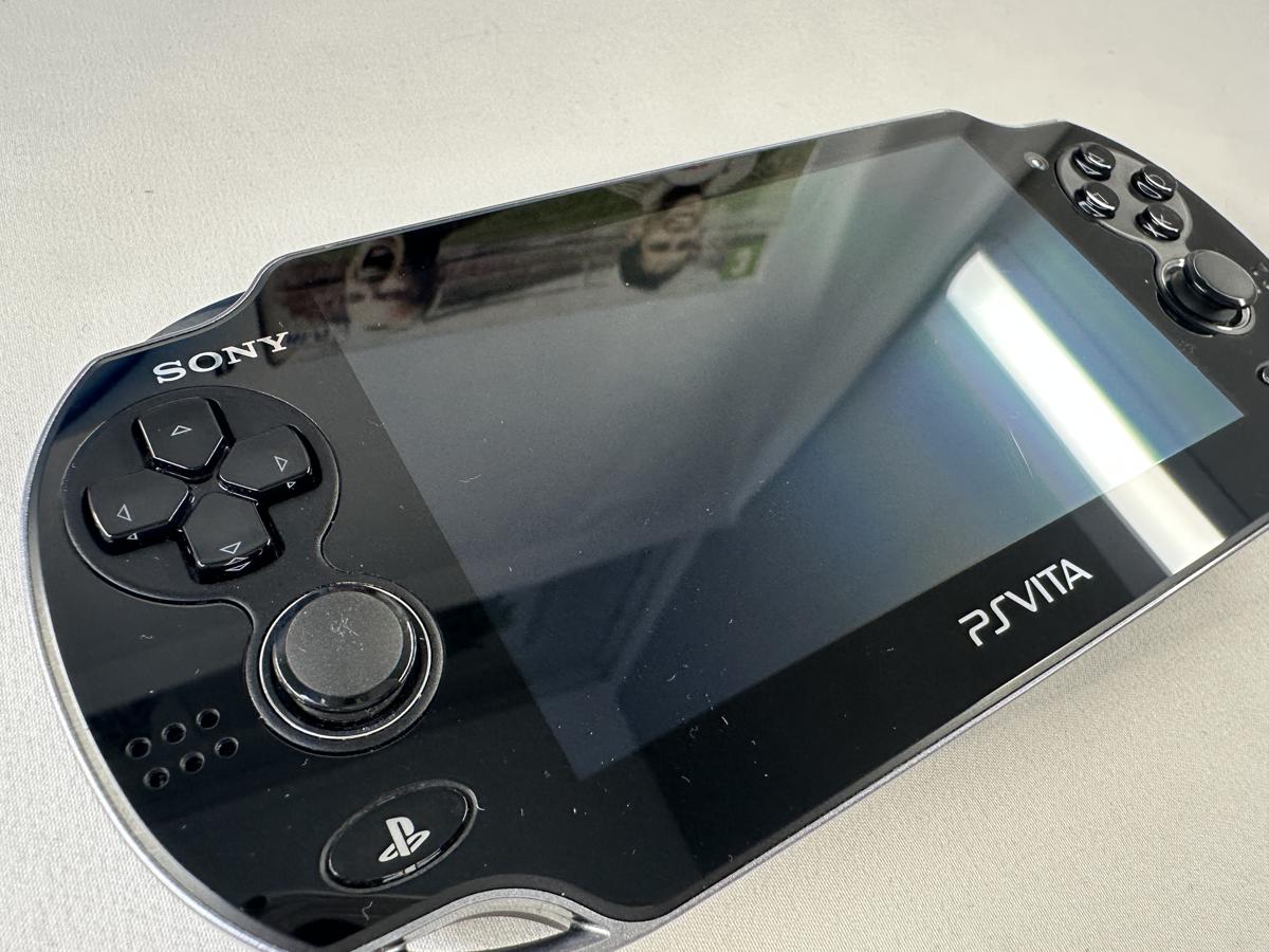 PS Vita Crystal Black FIFA Football Bundel Compleet - PCH-1004 - Nette staat - Afbeelding 17