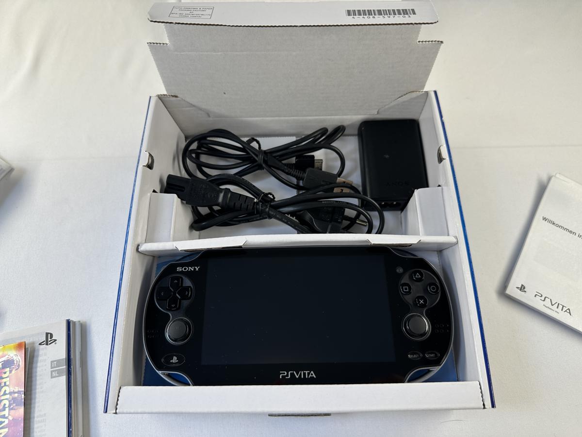 PS Vita Crystal Black FIFA Football Bundel Compleet - PCH-1004 - Nette staat - Afbeelding 20