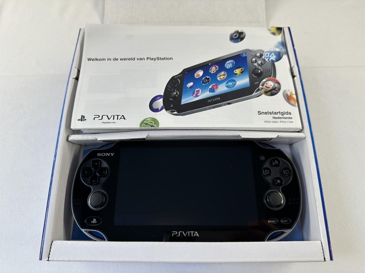 PS Vita Crystal Black FIFA Football Bundel Compleet - PCH-1004 - Nette staat - Afbeelding 21